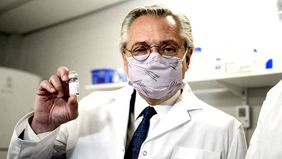 La trama secreta de la apuesta de AF por “la mejor vacuna del mundo”