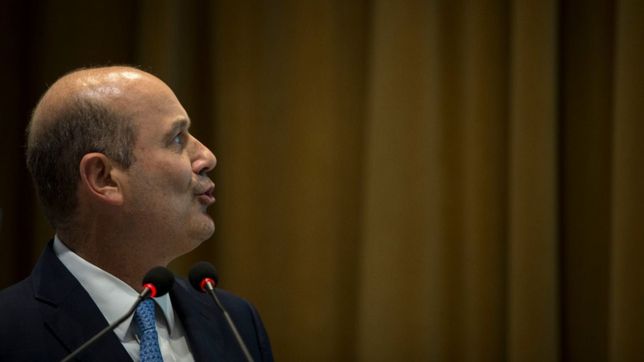 con las botas puestas