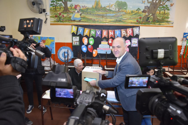 El secretario para las Islas Malvinas y el Atlántico Sur, Guillermo Carmona, encabeza una de las cuatro listas del panperonismo