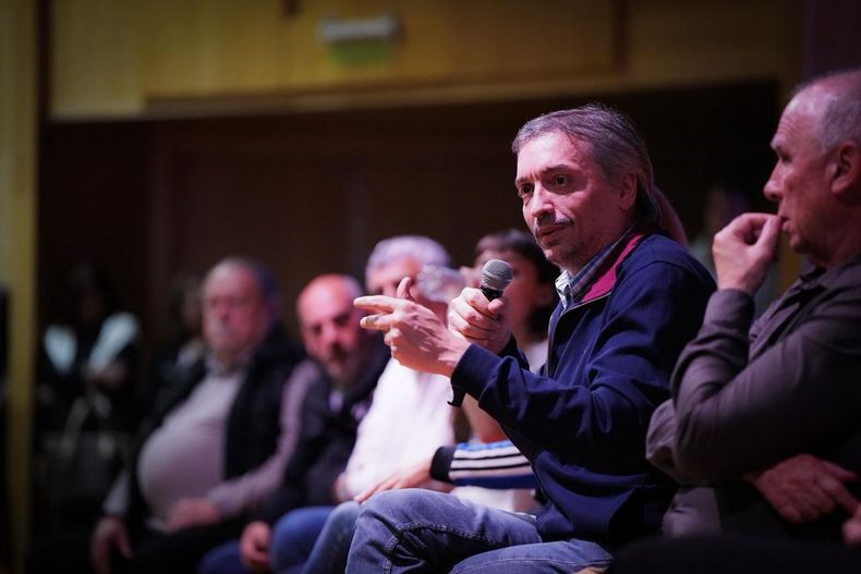 El líder de La Cámpora, Máximo Kirchner, apunta los cañones a retener las intendencias en el interior de Buenos Aires
