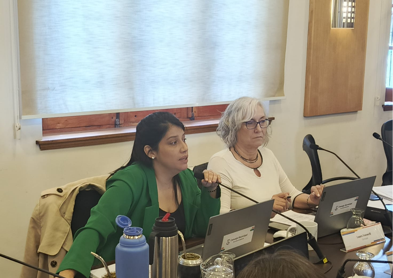 La concejalas del bloque Juntos Somos Río Negro, Natalia Almonacid y Laura Totonelli.