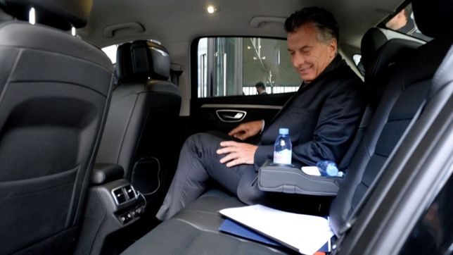 triaca, la veda de familiares y el ajuste: el ultimo tango de macri en paris