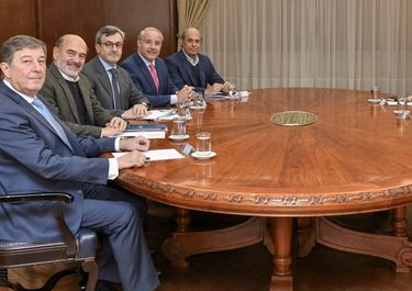 Toto Caputo recibió a Martín Rappallini e integrantes del Comité Ejecutivo de la UIA