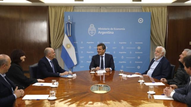 la uta acordo con massa y levanto el paro de colectivos en el interior