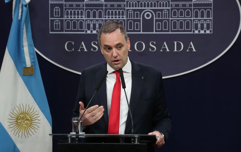 Manuel Adorni. Manuel Adorni.