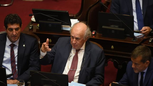 Oscar Parrilli, senador de  Unión por la Patria. 