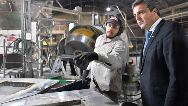 el sprint final de massa en santa fe: mimo y reclamo a caciques del pj