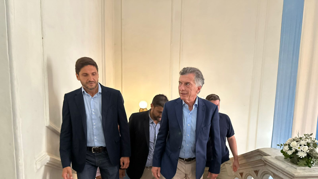 Maximiliano Pullaro y Mauricio Macri, cuando el expresidente visitó la Municipalidad de Rosario en 2023.