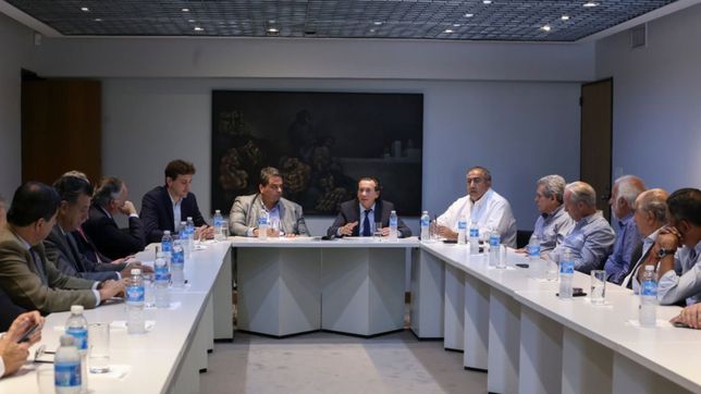 el bono grieta: ganan macri y las grandes empresas; pierden las pymes y la cgt