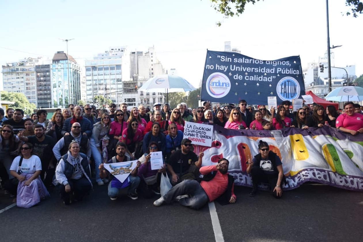 Las universidades vuelven a la calle con una marcha que une a todo el arco opositor contra el Gobierno