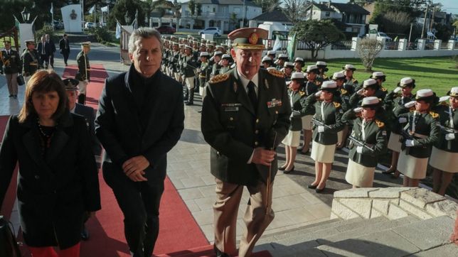 para garantizarse el voto uniformado, bullrich activo subas y suplementos