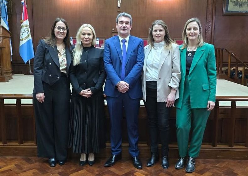 Matías Merlo, en la jura como fiscal regional. A su lado, la fiscal general María Cecilia Vranicich.