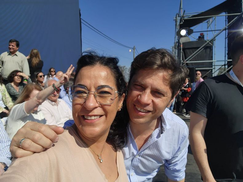 Carolina Moisés, senadora del PJ de Jujuy, junto a Axel Kicillof: sos todo lo que está bien.