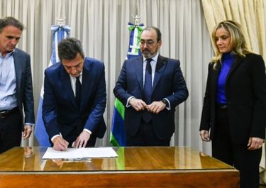 El efecto Massa en los mercados: calma cambiaria y rebote bursáltil