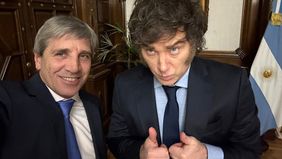 Javier Milei negó la salida de Toto Caputo del gobierno y dijo tener los dólares para enfrentar una corrida