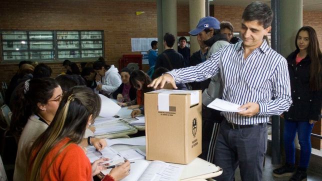 chau paso: cancha muy embarrada en el congreso