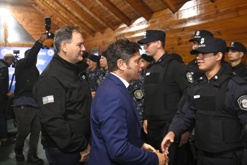 Axel Kicillof junto a su ministro de Seguridad Javier Alonso, el canciller que envió a Santa Fe.