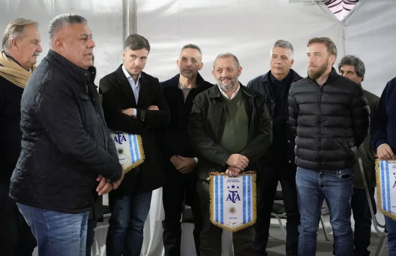 Chiqui Tapia con intendentes.&nbsp;
