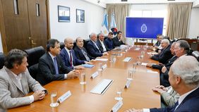 Guillermo Ferraro con algunos de sus colaboradores en la reunión con el Círculo Rojo de la construcción.