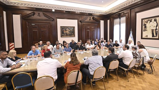 Axel Kicillof con representantes de gremios estatales&nbsp;