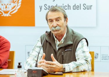 Roberto Murcia, el director provincial de Puertos de Tierra del Fuego, en medio de la tormenta. &nbsp;