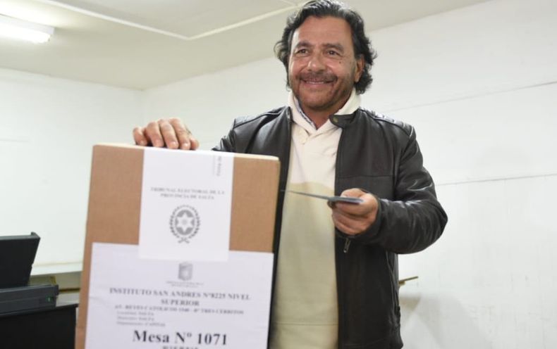 El gobernador Gustavo Sáenz votó en una escuela de la capital provincial