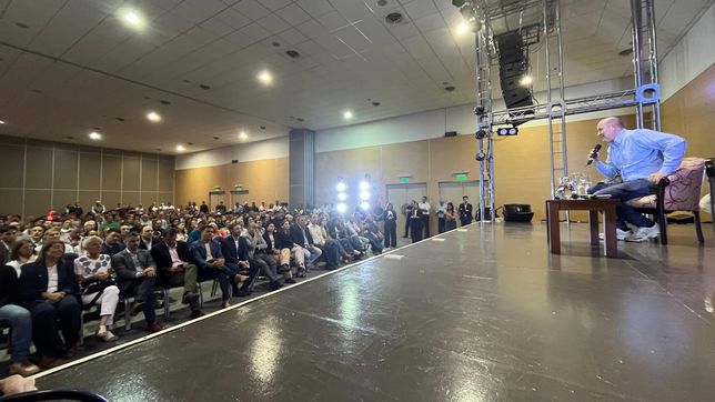 Federico Sturzenegger estuvo este miércoles en Concordia para respaldar a los candidatos de La Libertad Avanza en Entre Ríos. Federico Sturzenegger estuvo este miércoles en Concordia para respaldar a los candidatos de La Libertad Avanza en Entre Ríos.