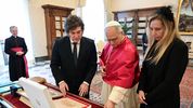 Javier Milei, el papa León XIV y Karina Milei en el Vaticano.