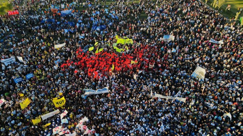 Fuerte presencia militante en el acto de lanzamiento del MPN.