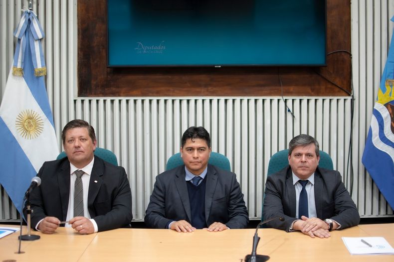 Luxen, Vidal y Leguizam&oacute;n. La foto que busc&oacute; calmar la interna del Frente Por Santa Cruz.