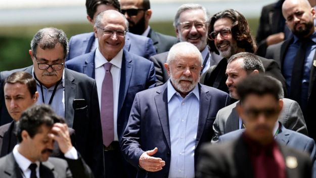 Lula inaugura su tercer tiempo apremiado por desafíos internos y externos
