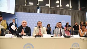 José Luis Espert, Nicolás Mayoraz y Manuel Quintar, de La Libertad Avanza, durante el debate de las PASO.&nbsp;