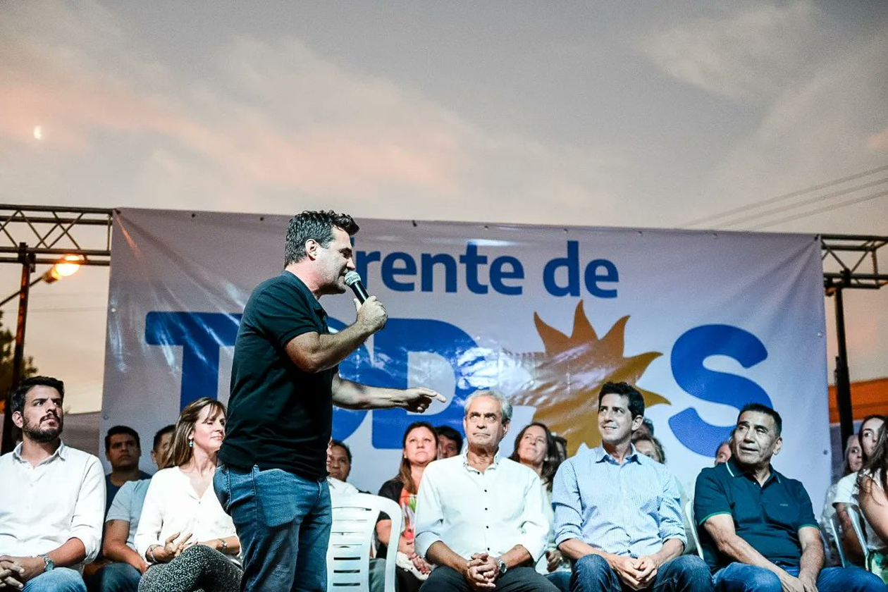 Darío Martínez agradeció el respaldo de Wado de Pedro.