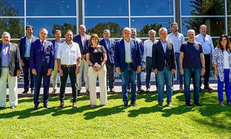 Juntos por el Cambio - https://www.letrap.com.ar/nota/2022-7-3-21-56-0-fernandez-hablo-con-cfk-batakis-sera-la-sucesora-de-guzman Juntos por el Cambio