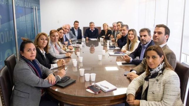 el duelo de sesiones paralelas cerro en un unico road show y desnudo debilidades