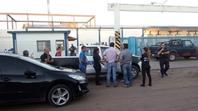 crisis del empleo: ante posibles despidos, toman un frigorifico en pehuajo