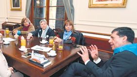 Gobernadores prescindentes en la batalla final de los pañuelos en el Senado