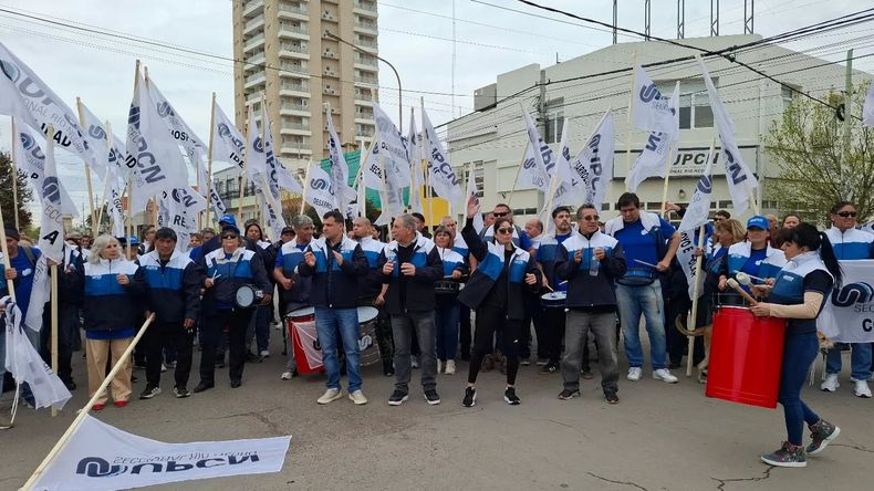 La tropa de Scalesi por las calles de Viedma.