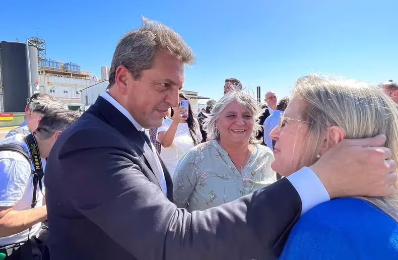 Sergio Massa, junto a Adriana Nazario, en una gira de campaña nacional por Río Cuarto.