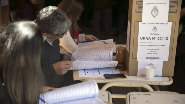 con una participacion del 75%, cerraron las mesas y se cuentan los votos