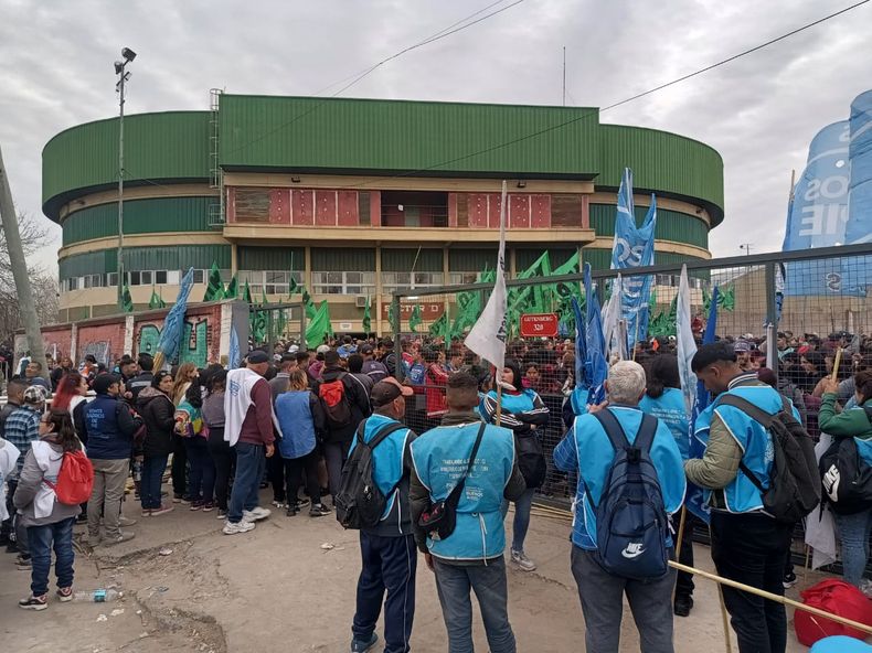 El Evita y Barrios de Pie en el Malvinas Argentinas con Massa