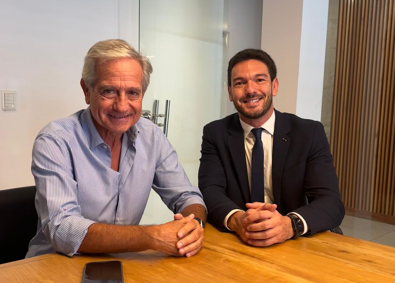 Andrés Ibarra y Emanuel Gainza, secretario de Modernización de Rogelio Frigerio, en un encuentro en la cuidad de Buenos Aires durante la última semana.