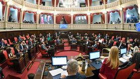 Maximiliano Abad: Defender la democracia implica mejorar su calidad y fortalecer sus instituciones.