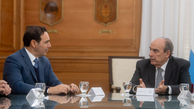 Gustavo Valdés firmó convenios con Guillermo Francos.&nbsp;