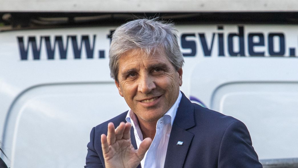 Toto Caputo le dijo chau a la protección para el aluminio de Javier Madanes Quintanilla