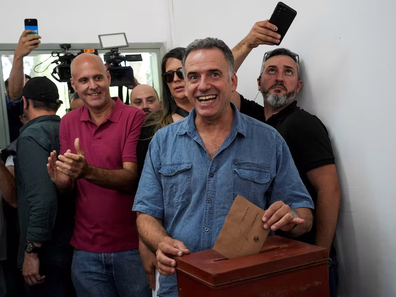 El candidato opositor, Yamandú Orsi. El candidato opositor, Yamandú Orsi.