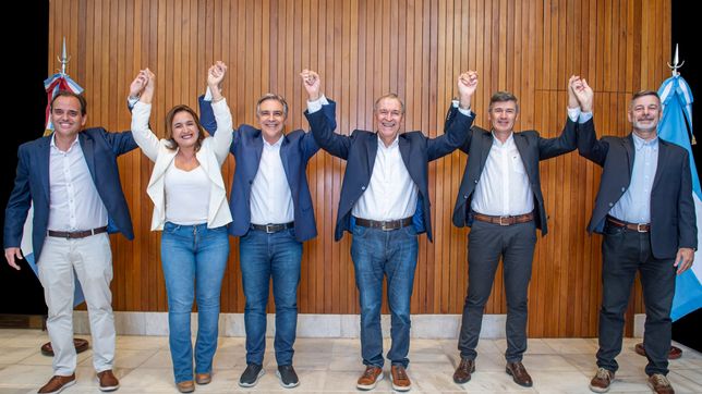 Cordobesismo 2023: Juan Manuel Llamosas, Myrian Prunotto, Martín Llaryora, Juan Schiaretti, Daniel Passerini y Javier Pretto. 
