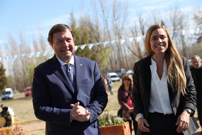 El peronismo de Río Negro y sus variables. María Emilia Soria y Alberto Weretilneck, sonrientes.