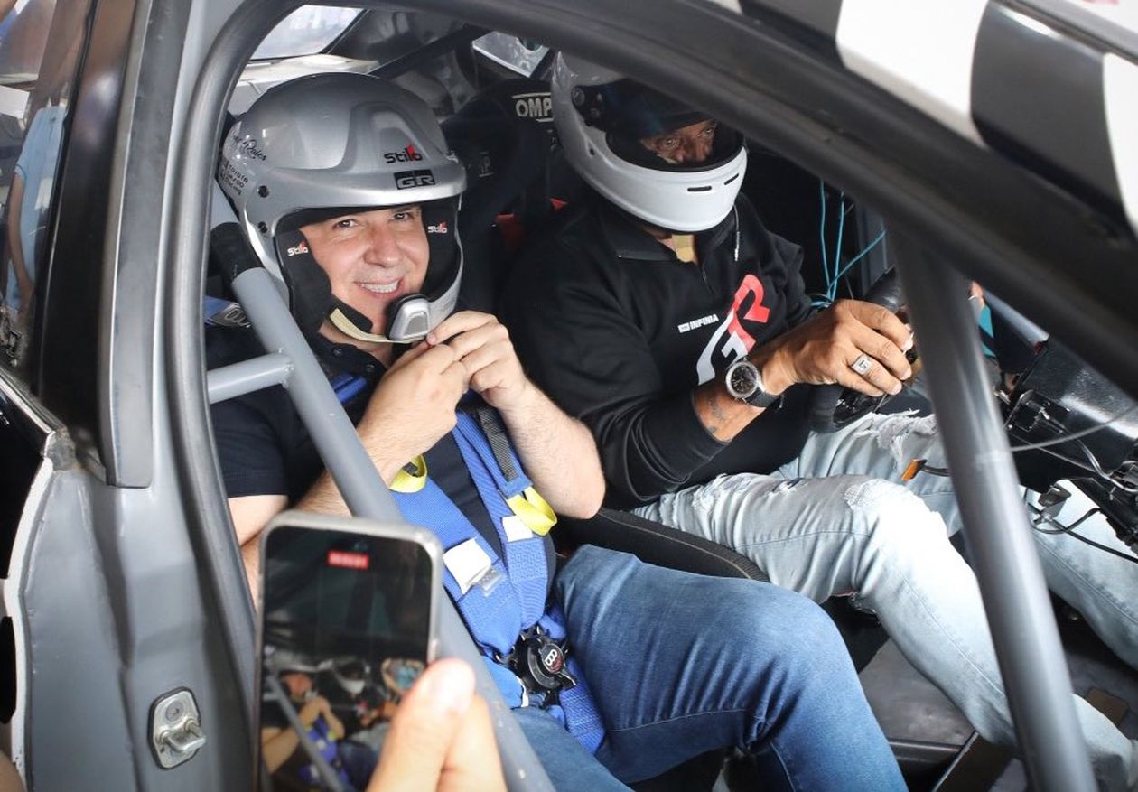 Martín Llaryora se prepara para un gira internacional.