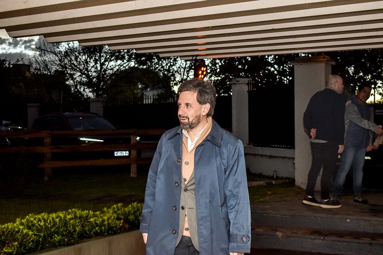 Juan Pablo Patterer, el delegado de la Casa Rosada en La Pampa, llega a la charla de Adrián Ravier: La Libertad Avanza en su laberinto. Foto: www.radiokermes.com